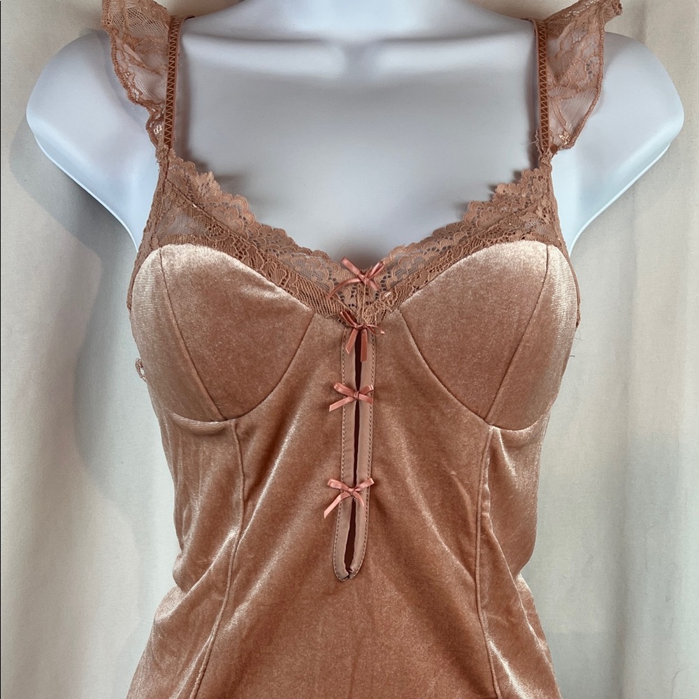 Stretch velvet and lace peachy nightie